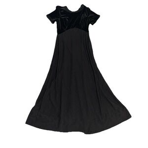 Southeastern Performance Apparel Black Velvet Gown Sz8 Short Sleeve made in USA